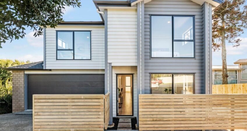 140 West Tamaki Road<br>Glendowie <div class='project_description_small_text'>$1.3M build<br>557㎡<br>3 single dwelling<br>Main Contractor</div>  